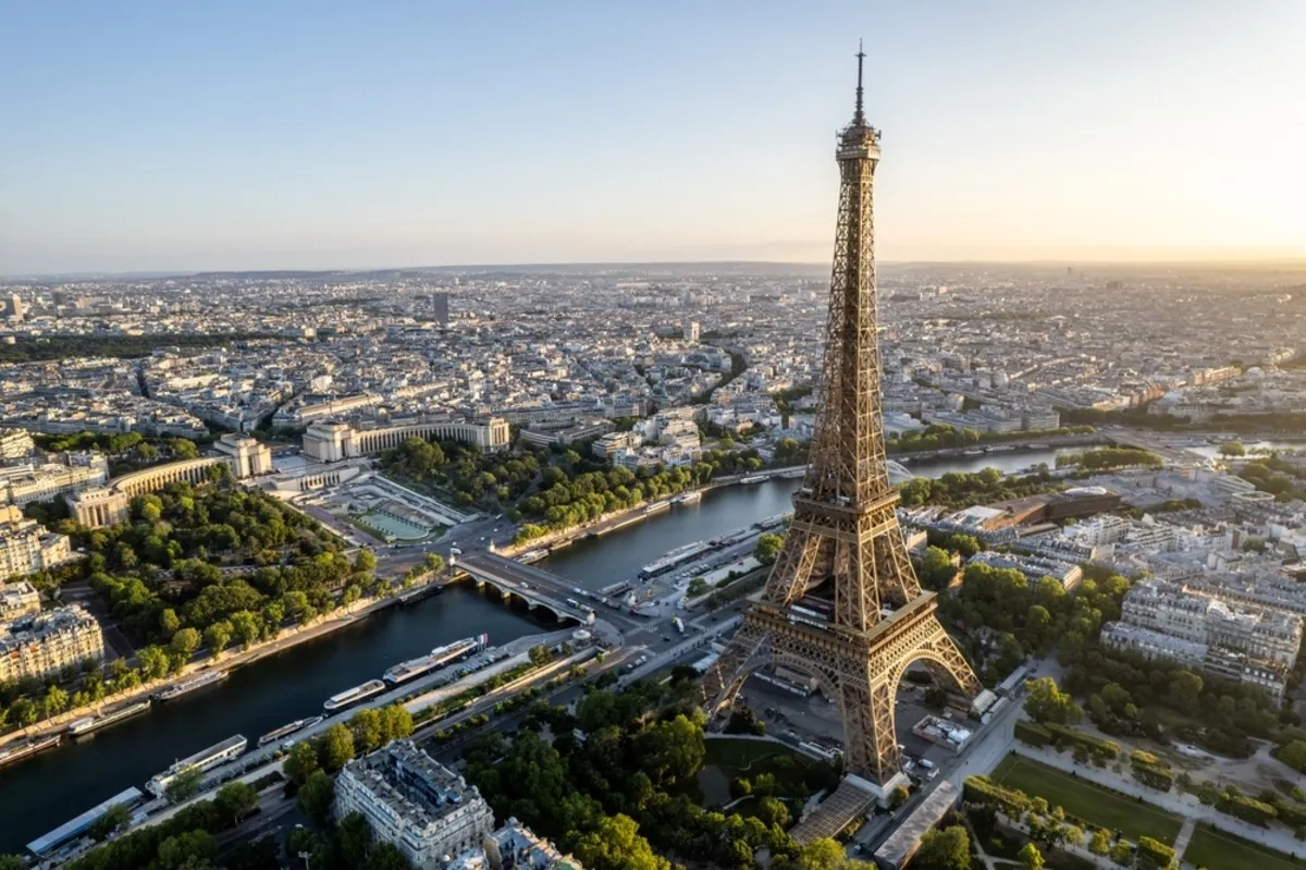 A drone photo of the Eiffel Tower | Skylum Blog