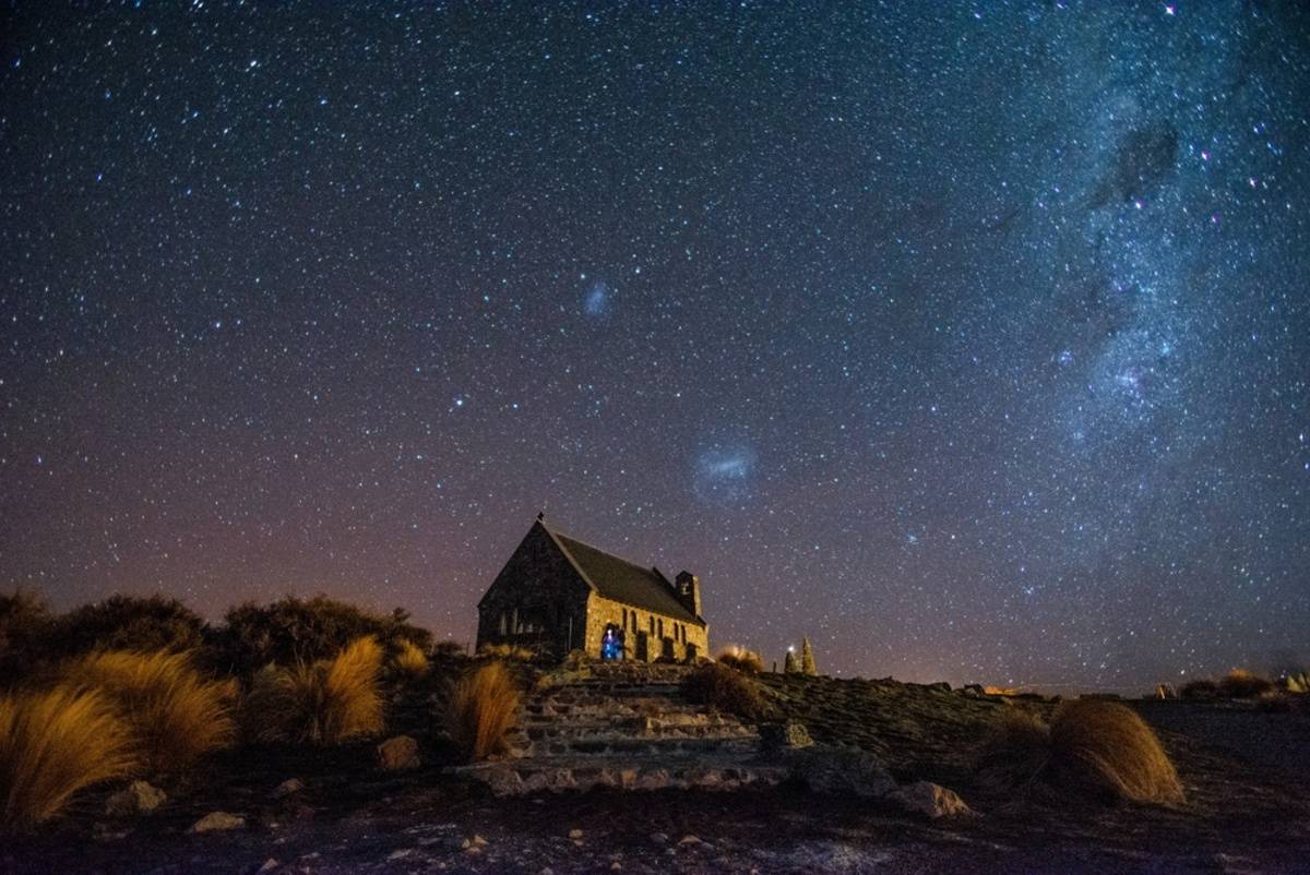 House under starry night sky | Skylum Blog

