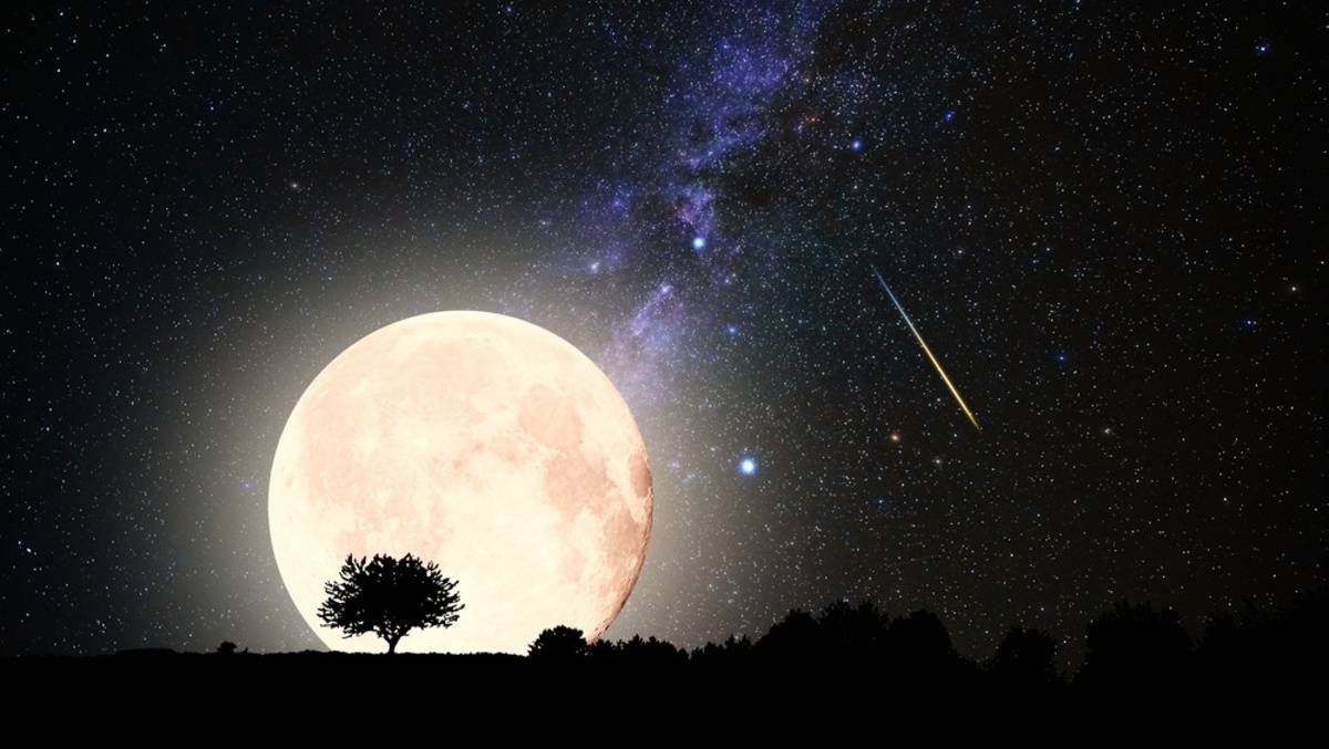 Full moon and meteor over dark landscape | Skylum Blog

