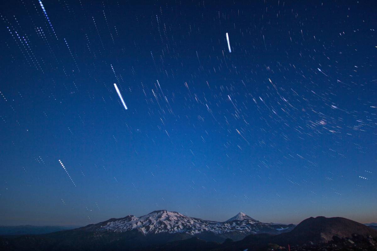 Star trails over snowy mountains | Skylum Blog

