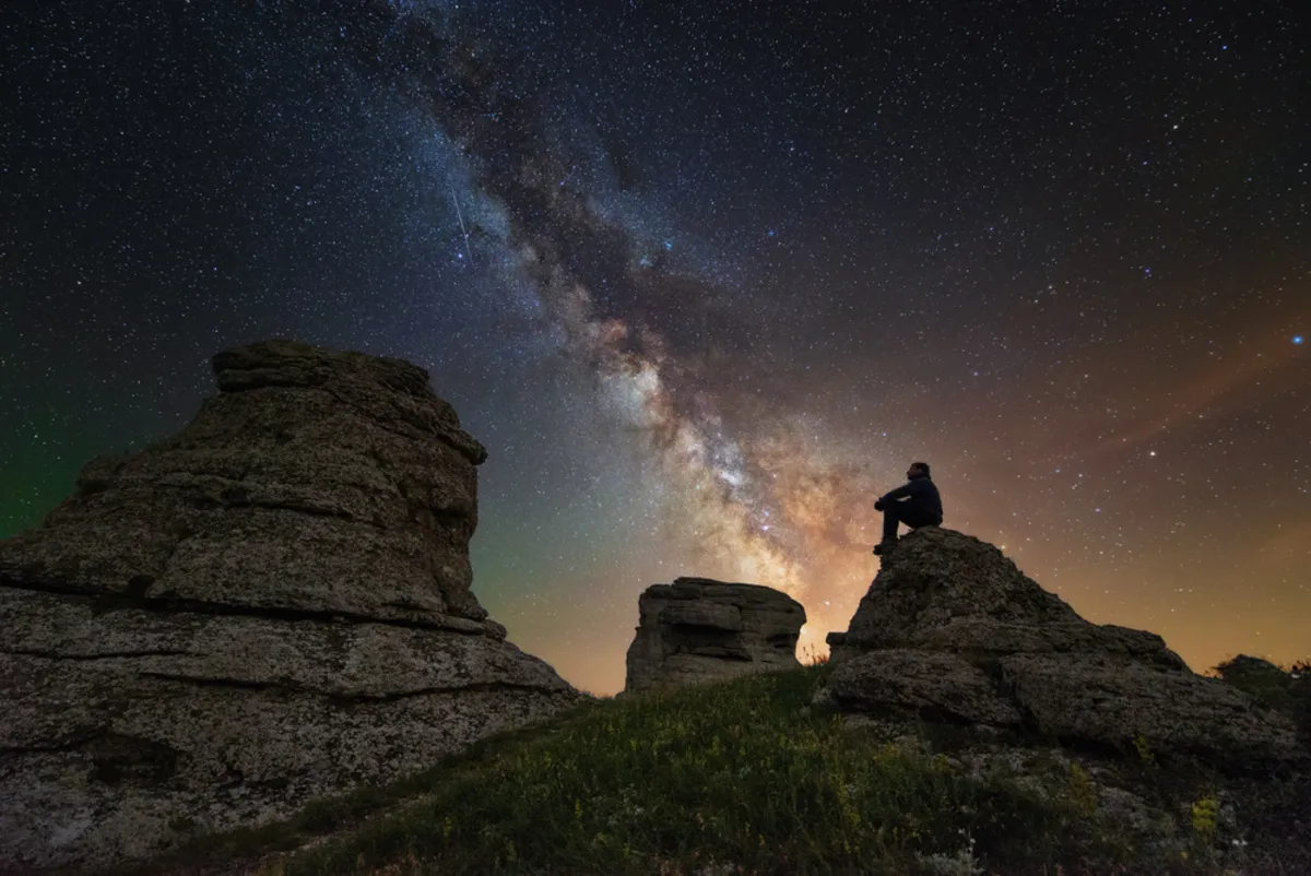Astrophotography with rocks and a person | Skylum Blog