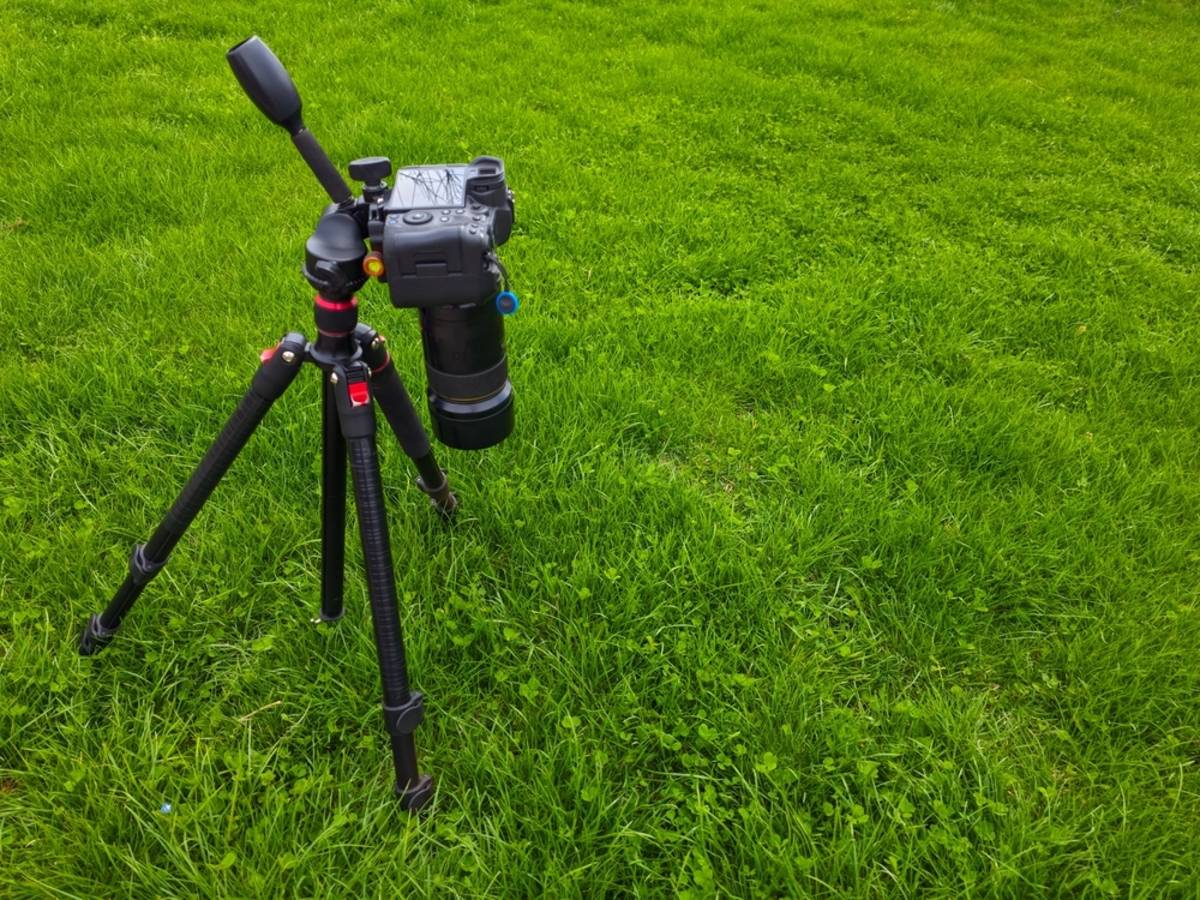 Camera on a tripod | Skylum Blog