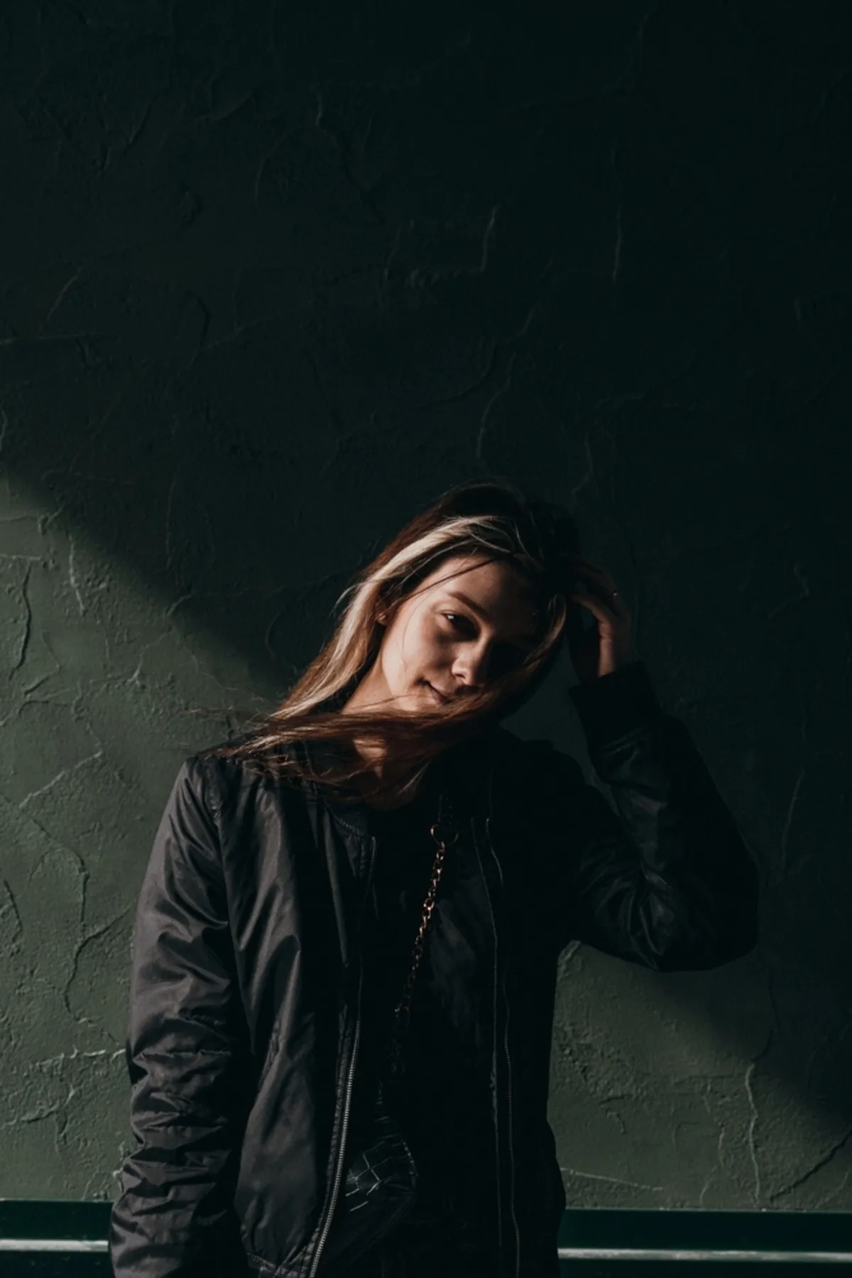 Portrait of a girl in the shadows | Skylum Blog