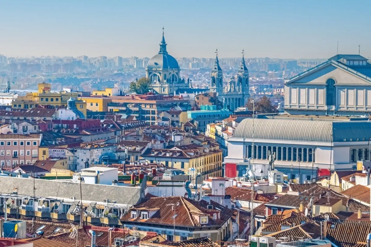 Photos of the city on a sunny day | Skylum Blog