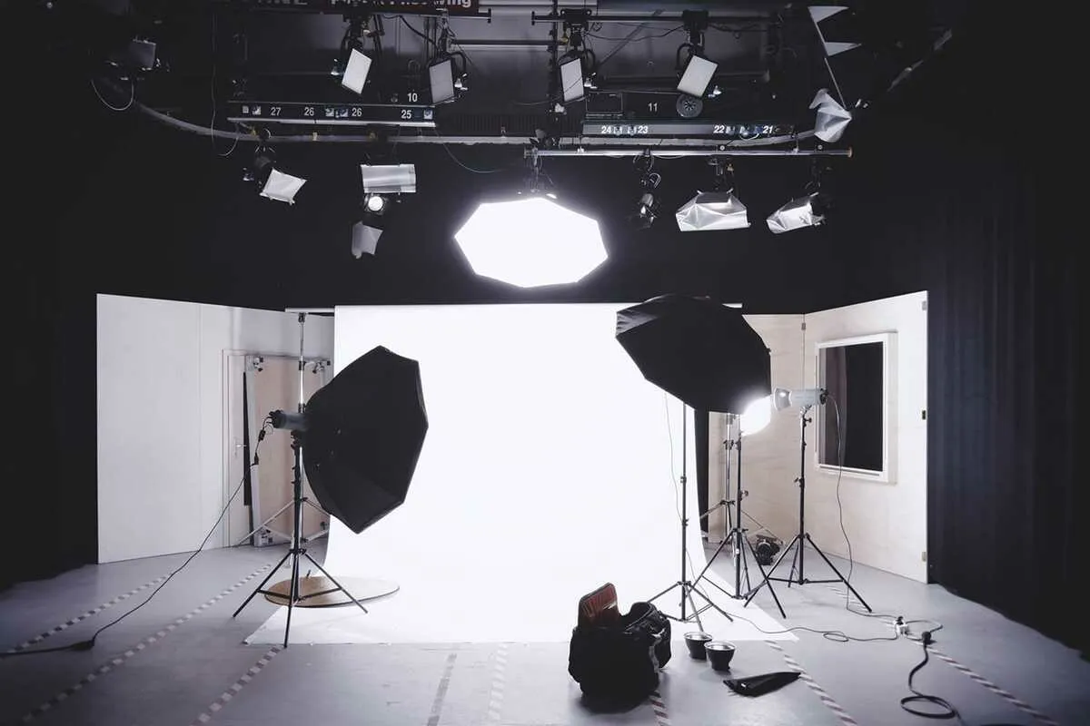 Three-Point Lighting in the studio | Skylum Blog