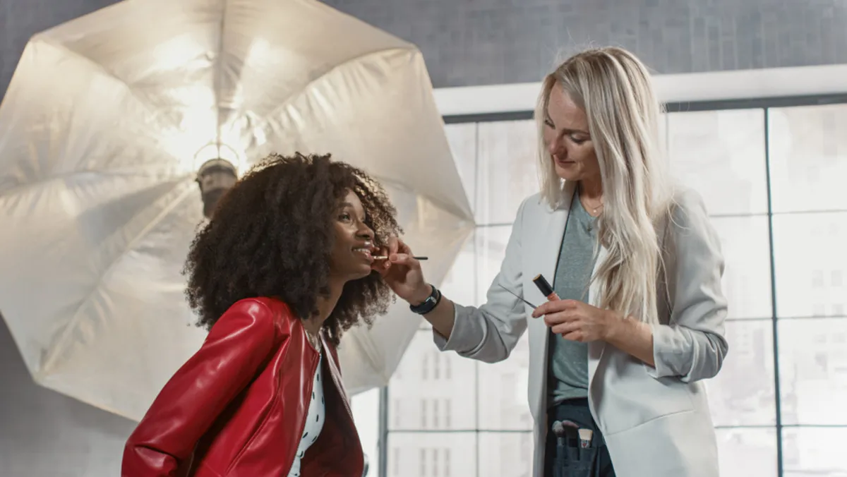 The model touches up her makeup | Skylum Blog