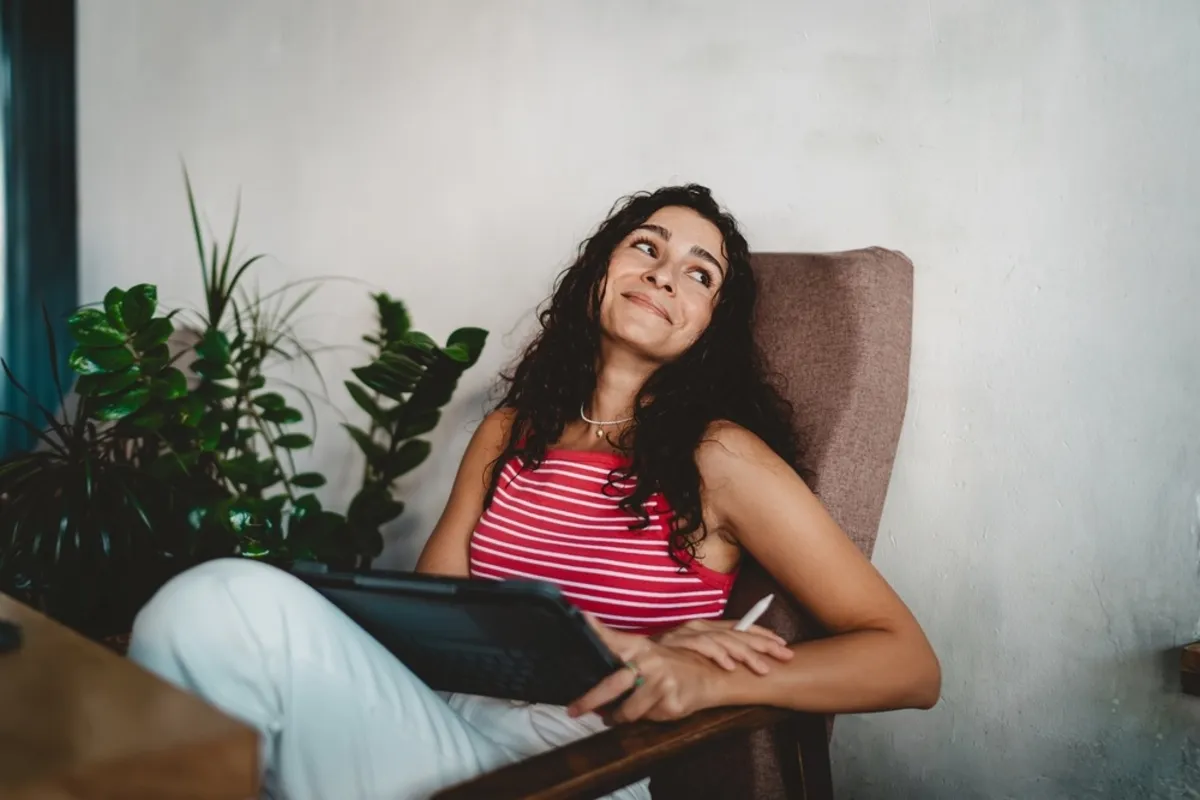 Photo of a girl in a chair with a tablet | Skylum Blog