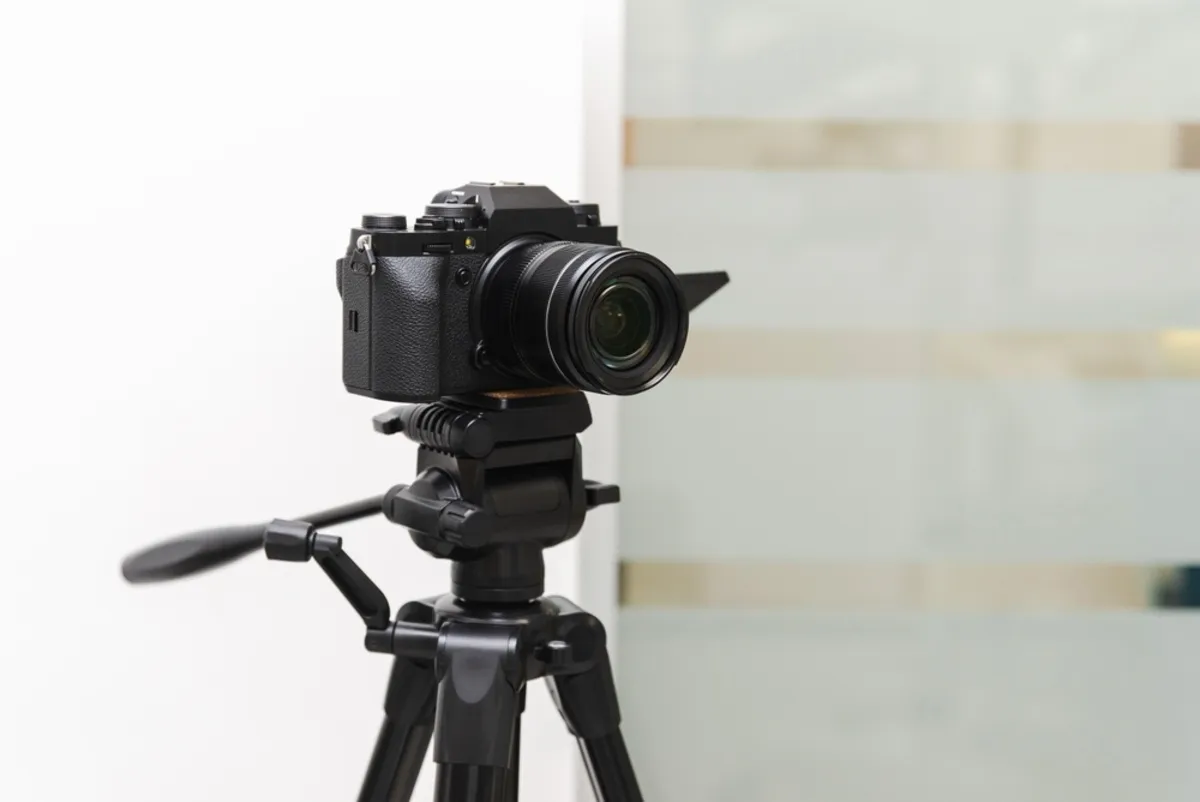 Camera on a tripod | Skylum Blog