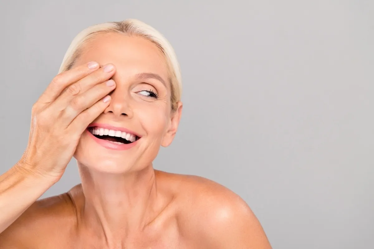 Portrait of a girl with her hand near her face | Skylum Blog