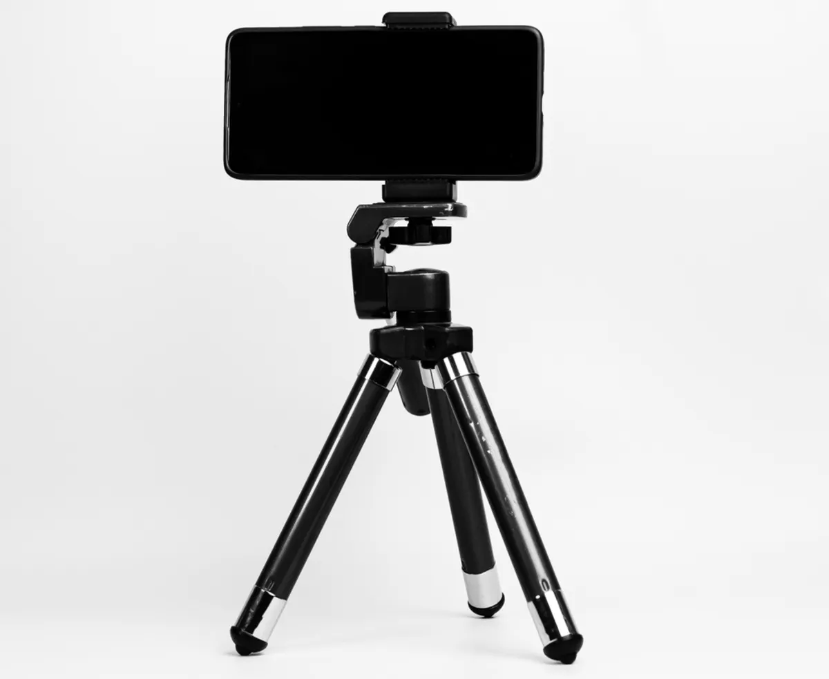 Mini tripods | Skylum Blog