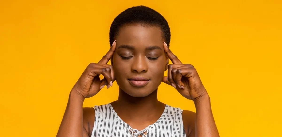 Portrait of a girl with hands at her temples | Skylum Blog