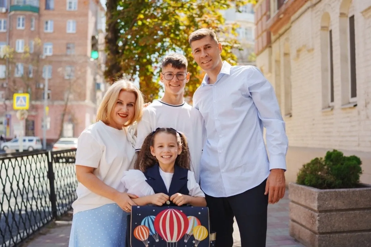 Family photo in the city | Skylum Blog