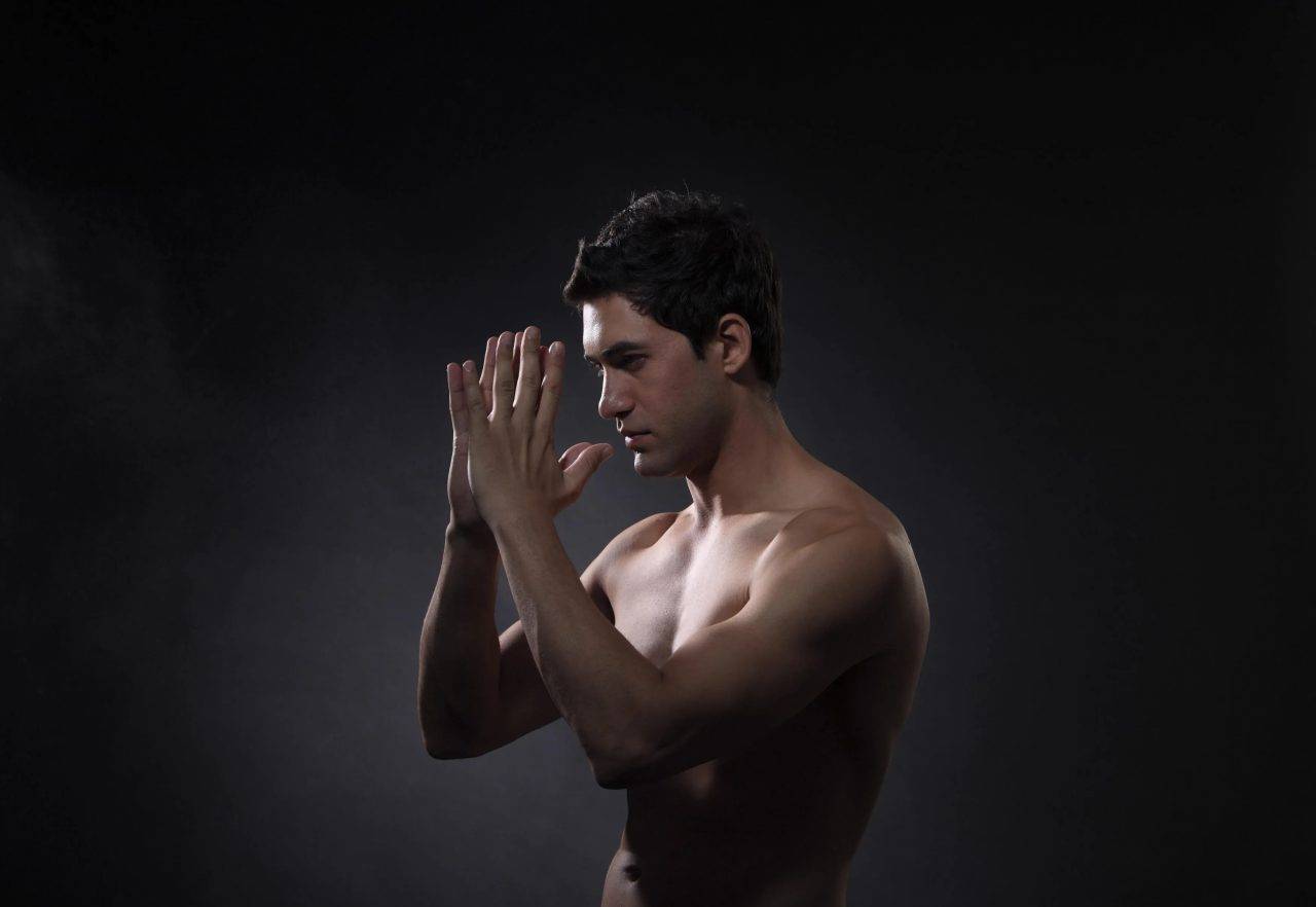 Portrait showing a simple low-key lighting setup