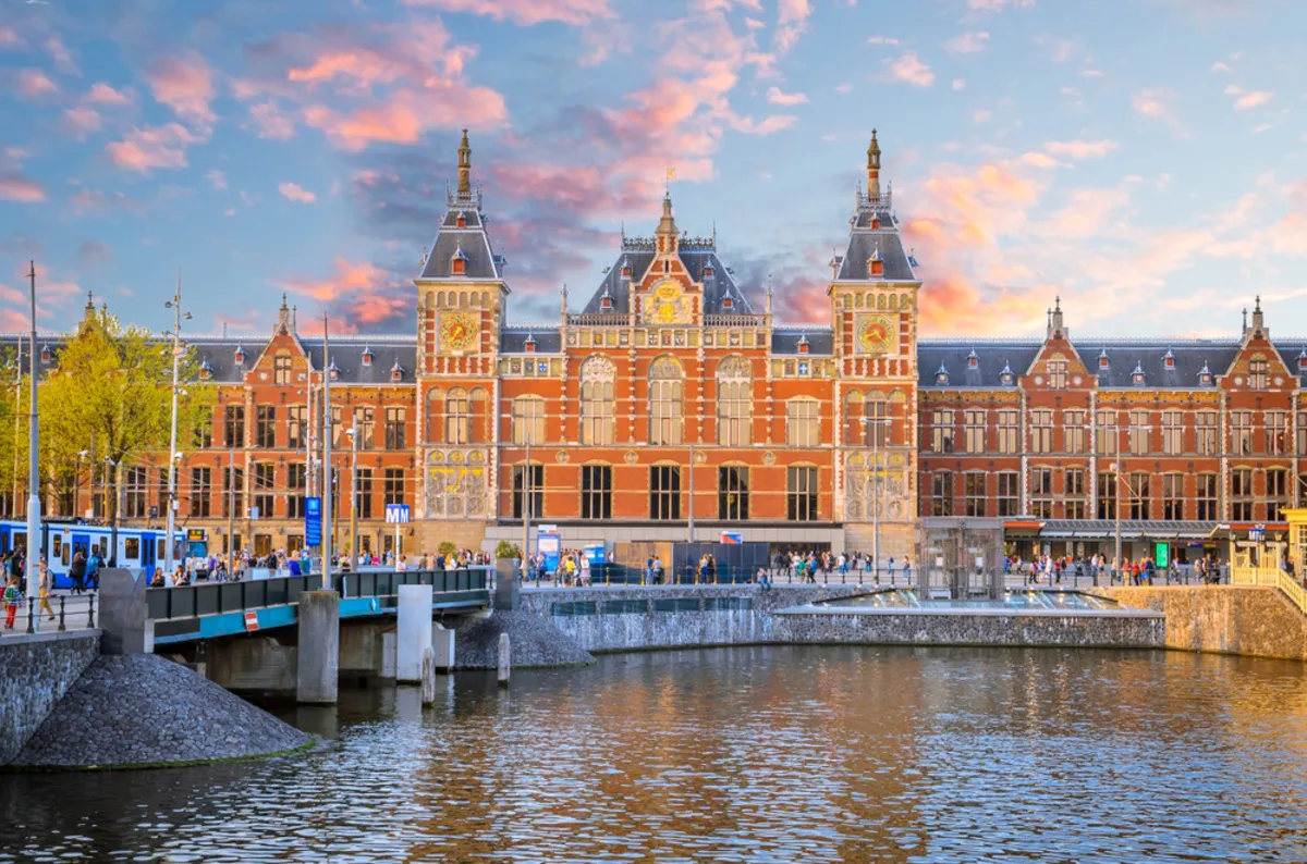 Amsterdam Central Station | Skylum Blog