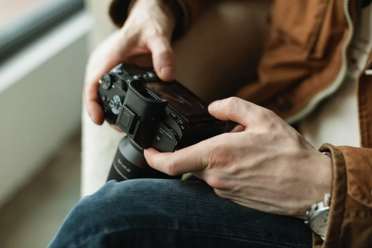 A camera in a man's hands | Skylum Blog