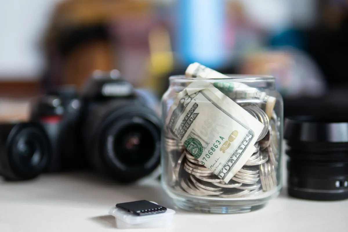Money in a glass jar and a camera | Skylum Blog