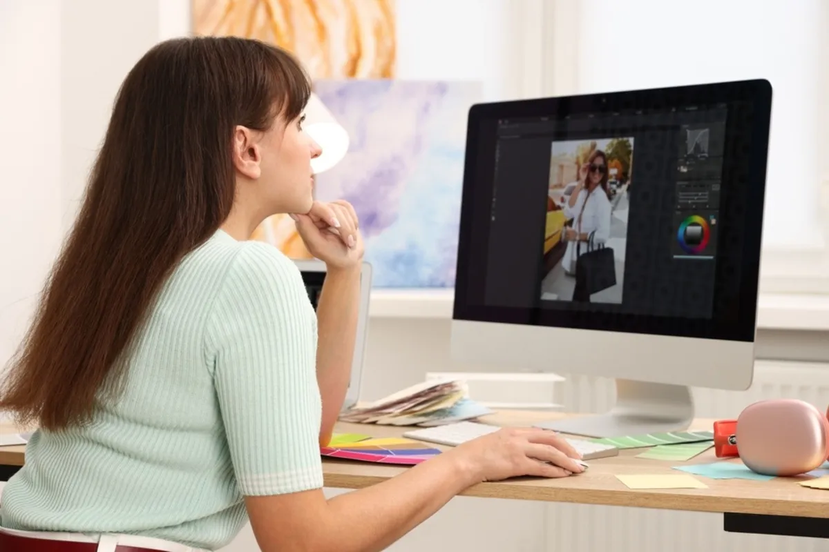 Photographer edits photos | Skylum Blog