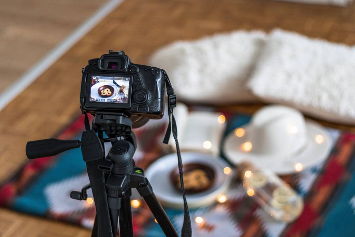 Camera mounted on a tripod for food photography  | Skylum Blog