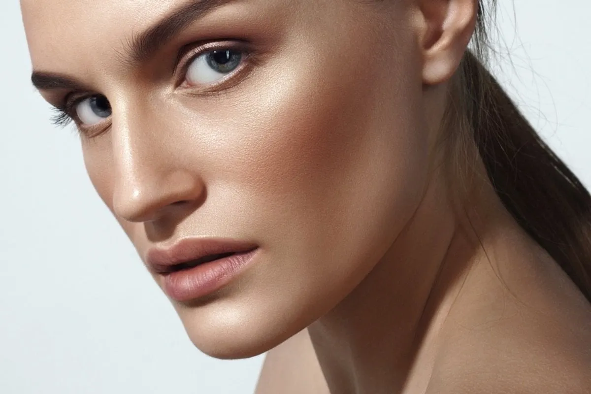 Portrait of a girl with artificial lighting | Skylum Blog