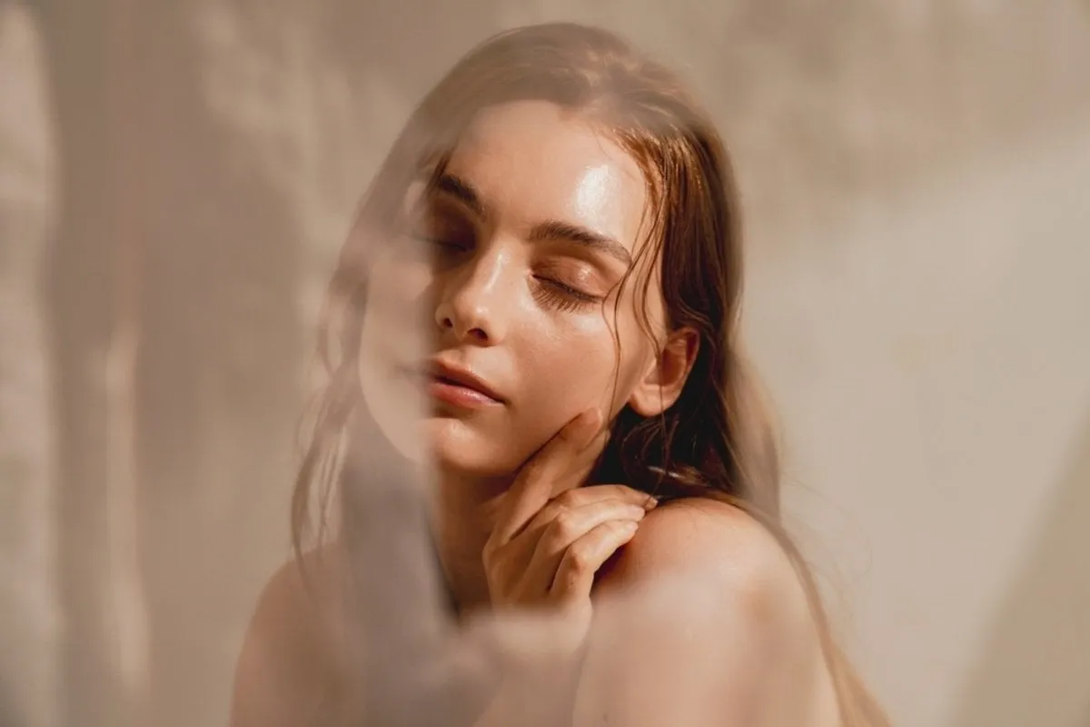 Portrait of a girl with natural lighting | Skylum Blog