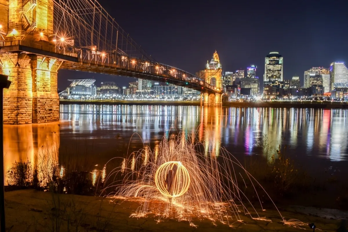 Photo of steel near the bridge | Skylum Blog