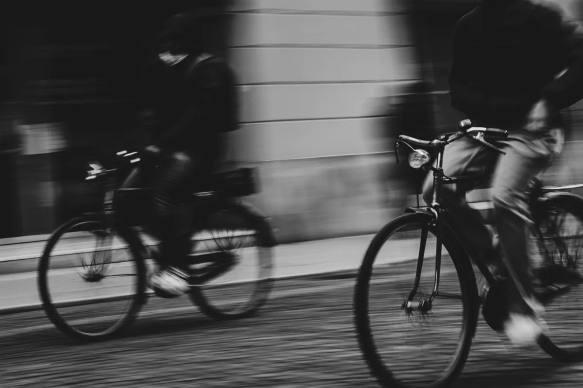 A black and white photo of cyclists in motion | Skylum Blog