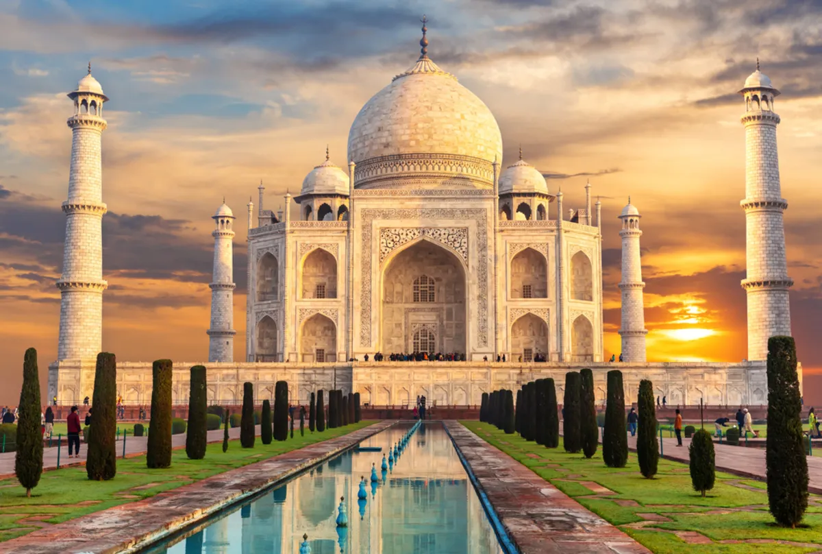 Taj Mahal at sunset | Skylum Blog