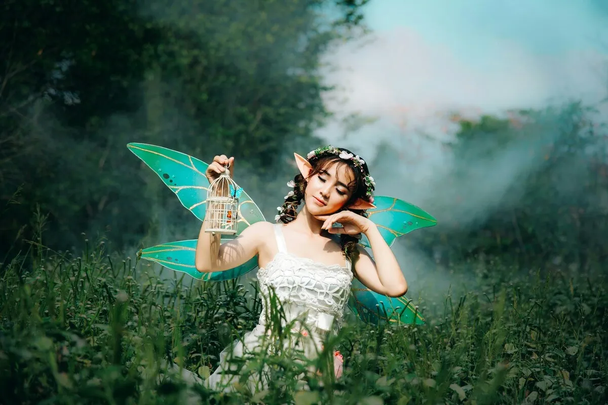 A photo of a girl in nature dressed as a fairy | Skylum Blog