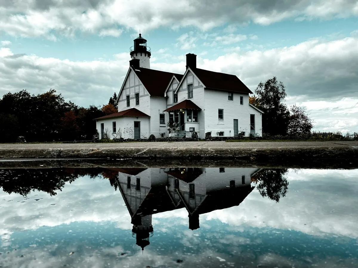 A photo of a house and its reflection in a puddle | Skylum Blog