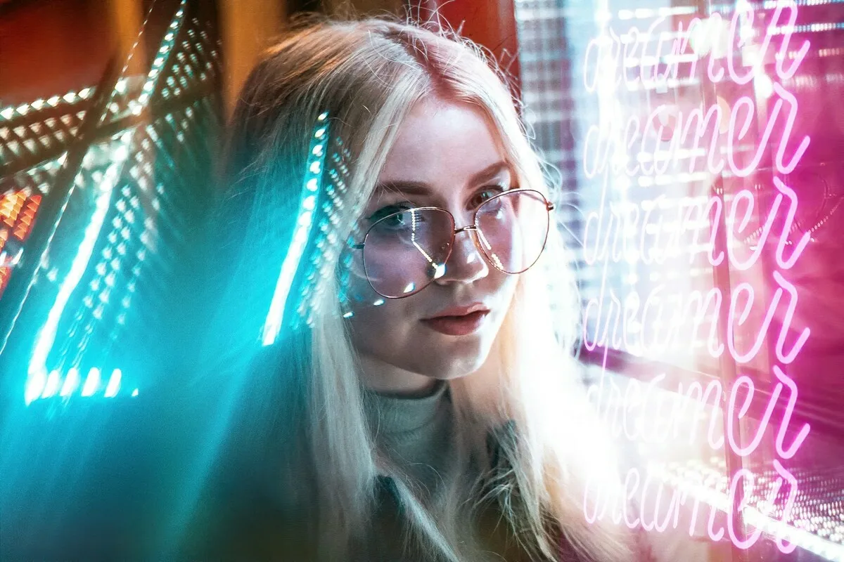 Neon Portrait | Skylum Blog