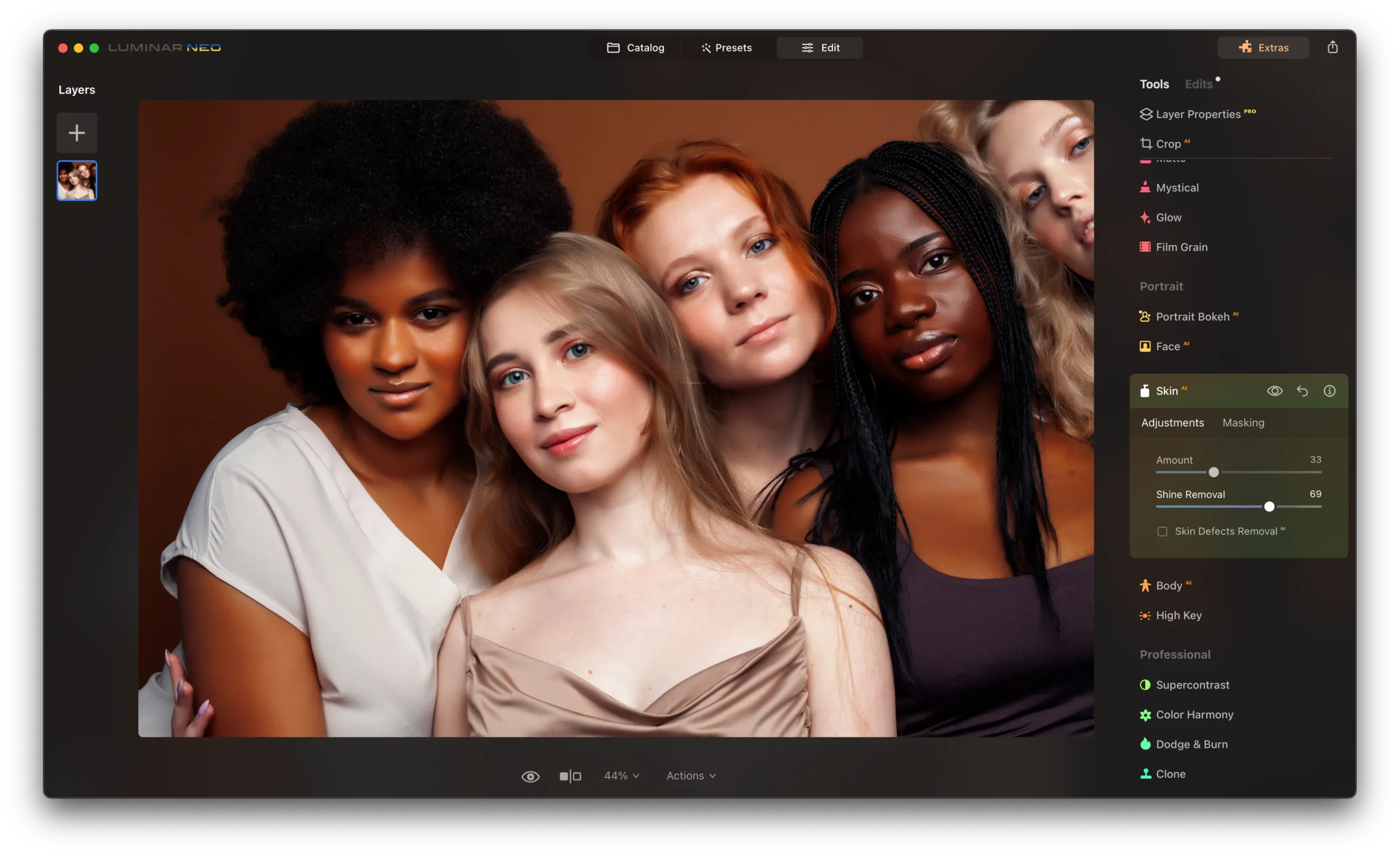 Taking Group Photos | Skylum Blog