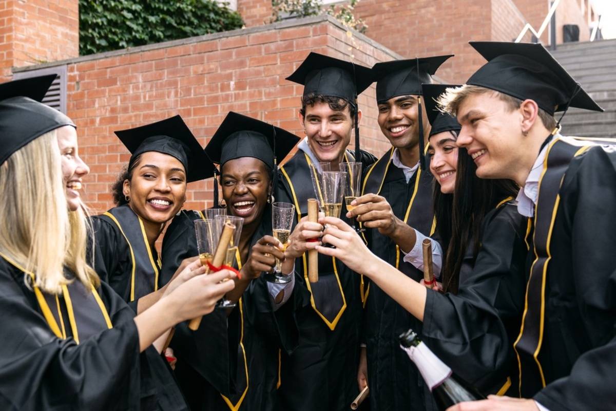 Graduates celebrating together outdoors | Skylum Blog