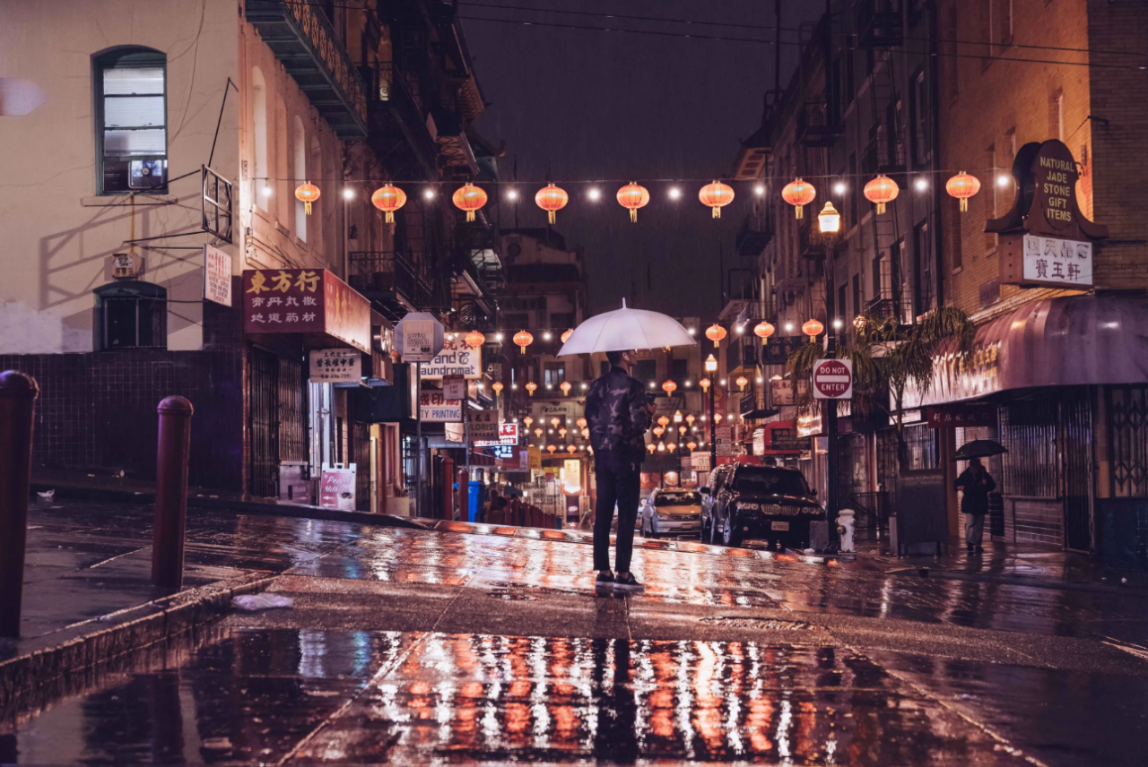 Night Photography in city | Skylum Blog