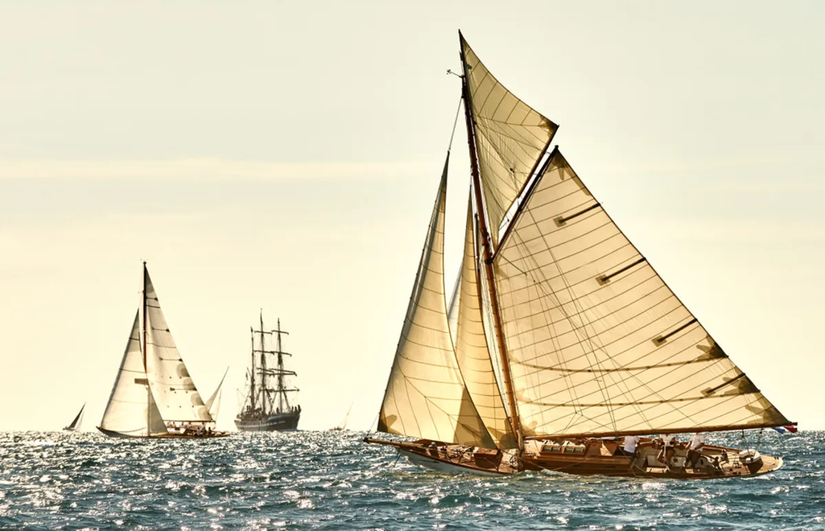  Sailboats at sea| Skylum Blog