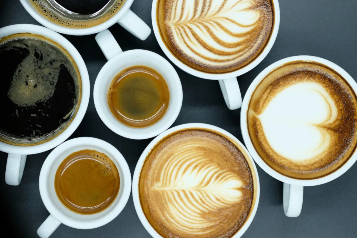 Cups of coffee on the table | Skylum Blog