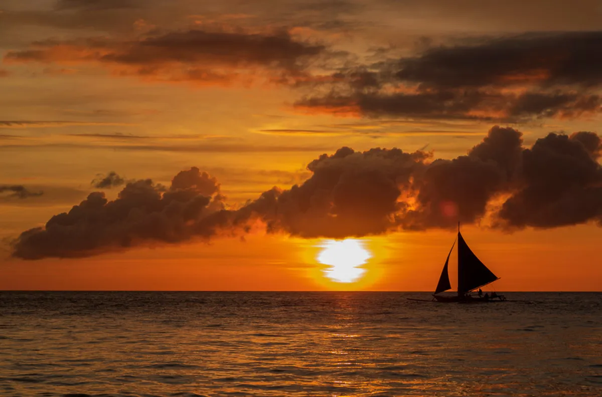 Sunset photo with yacht | Skylum Blog
