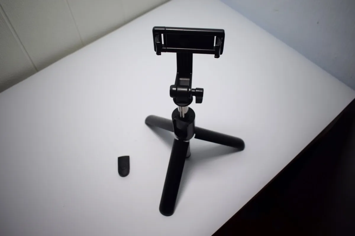 Photo tripod and button for taking photos from a distance | Skylum Blog