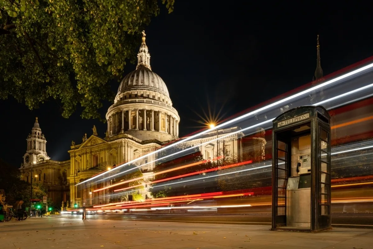 Photo booth in the foreground and long exposure | Skylum Blog