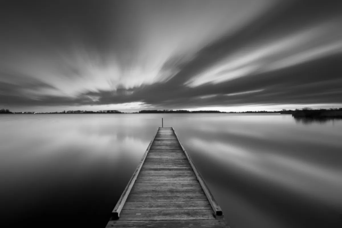Black and white photography with long exposure | Skylum Blog