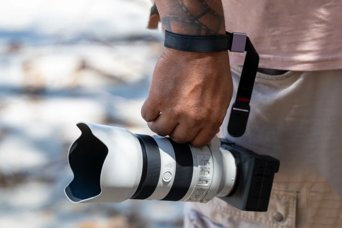 A camera in the hands of a photographer | Skylum Blog
