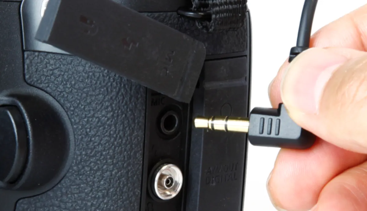 Connectors on the camera | Skylum Blog