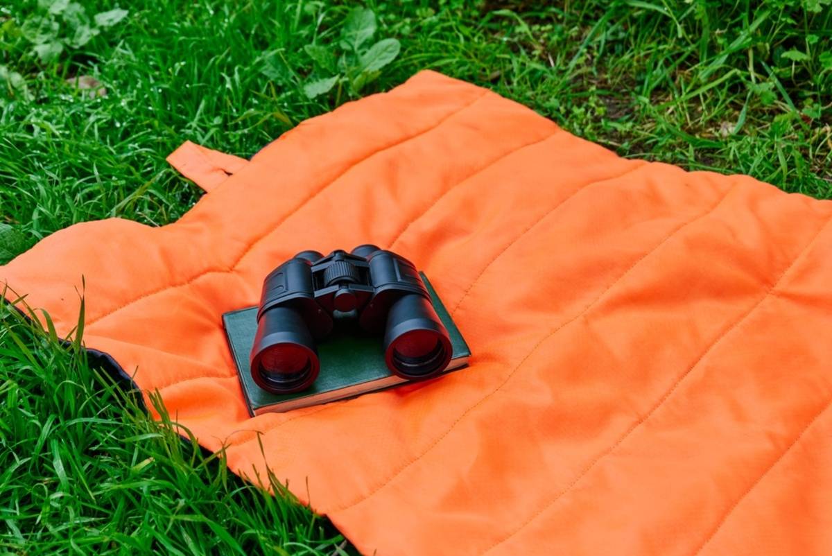 Compact binoculars on a blanket | Skylum Blog

