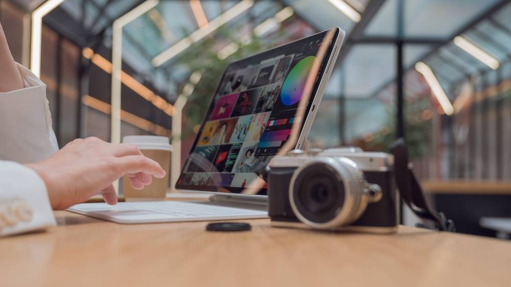 Laptop on desk displaying photography color presets | Skylum Blog