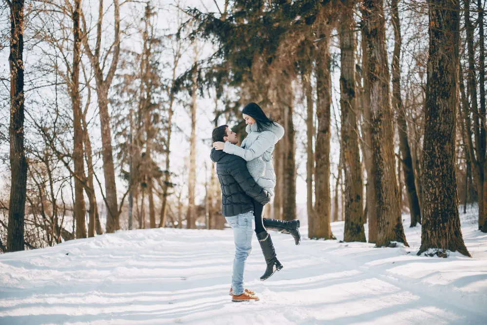 Happy Couple in a Winter Park | Skylum Blog