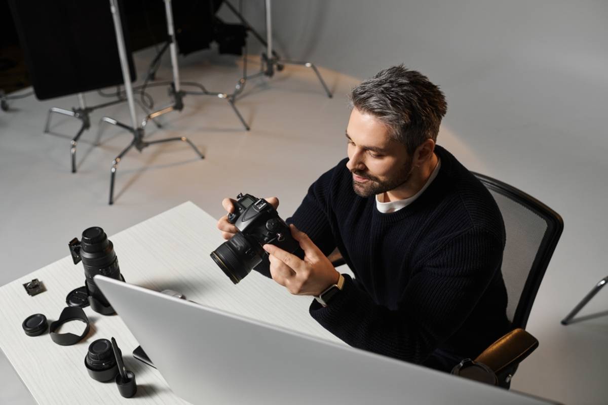 A photographer adjusts his camera | Skylum Blog

