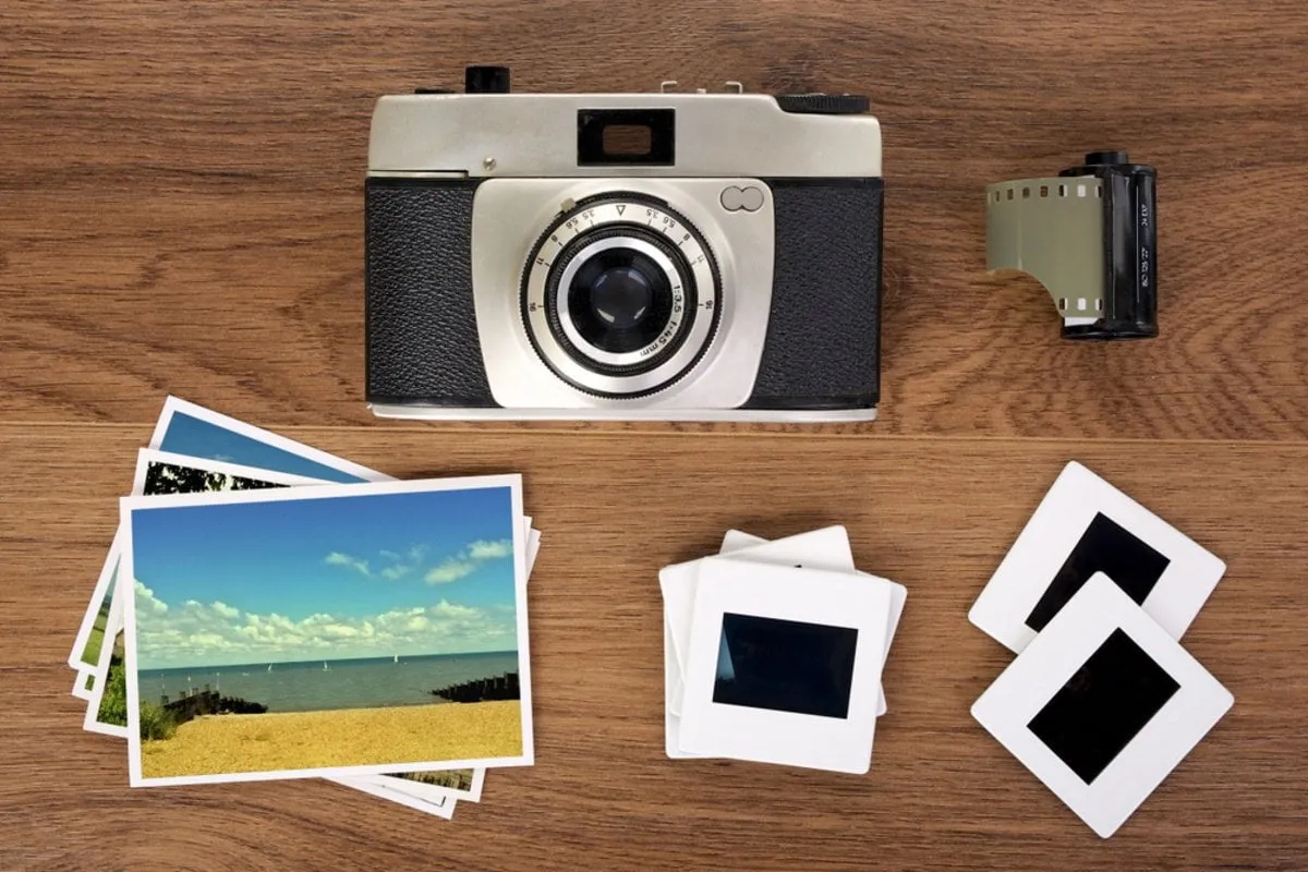 Photos with a camera on the table| Skylum Blog