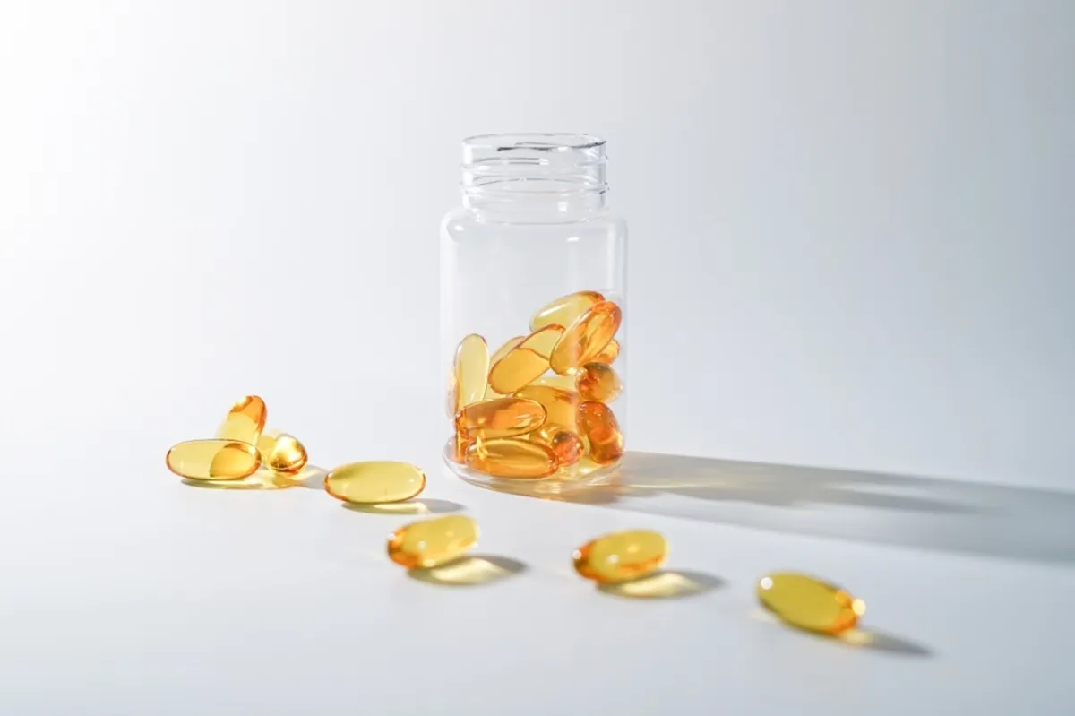 Jar with vitamins on a white background | Skylum Blog