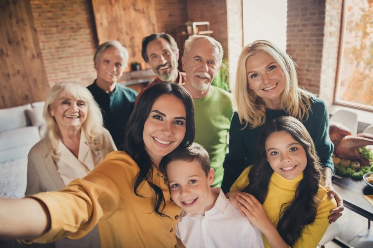 Selfie in 0.5 with family | Skylum Blog