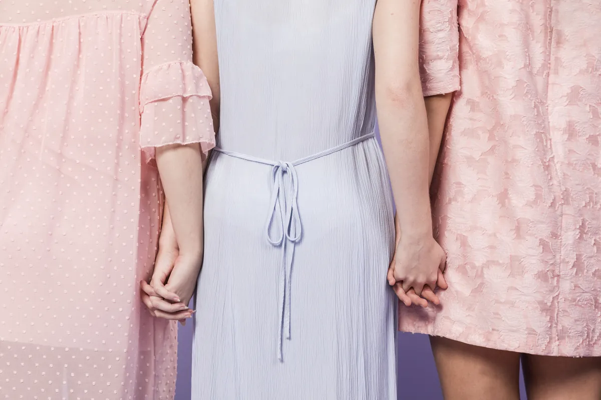 Girls in pink and blue dresses | Skylum How-to