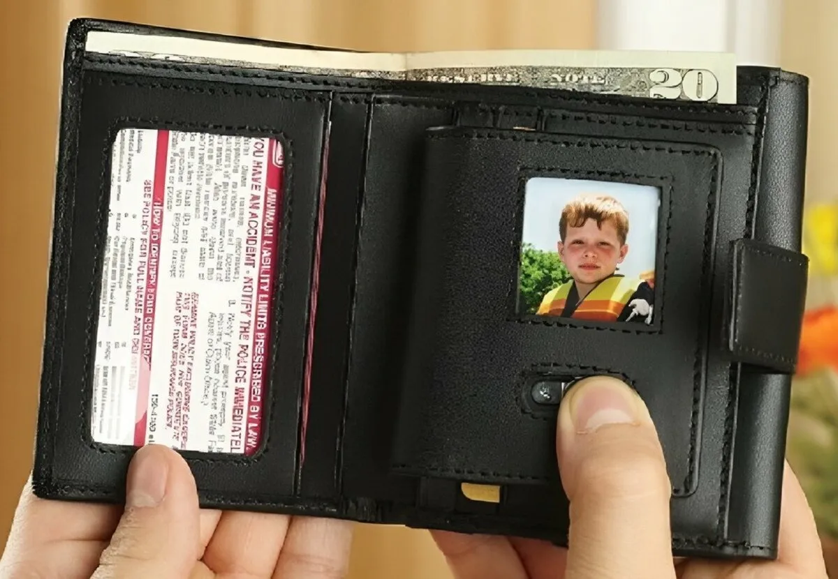  Photo in an open wallet | Skylum Blog